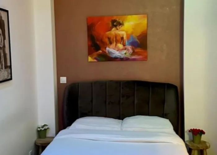 Colline, La Suite Cinema Spa Privee
