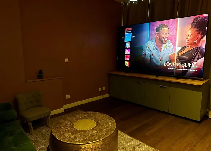 Colline, La Suite Cinema Spa Privee